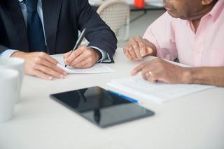 Assurance obsèques personne âgée : contrats seniors disponibles