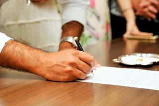 Bénéficiaire d'un contrat obsèques, proche ou pompes funèbres ?