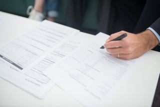 Contrat assurance obsèques : capital ou prestations ?